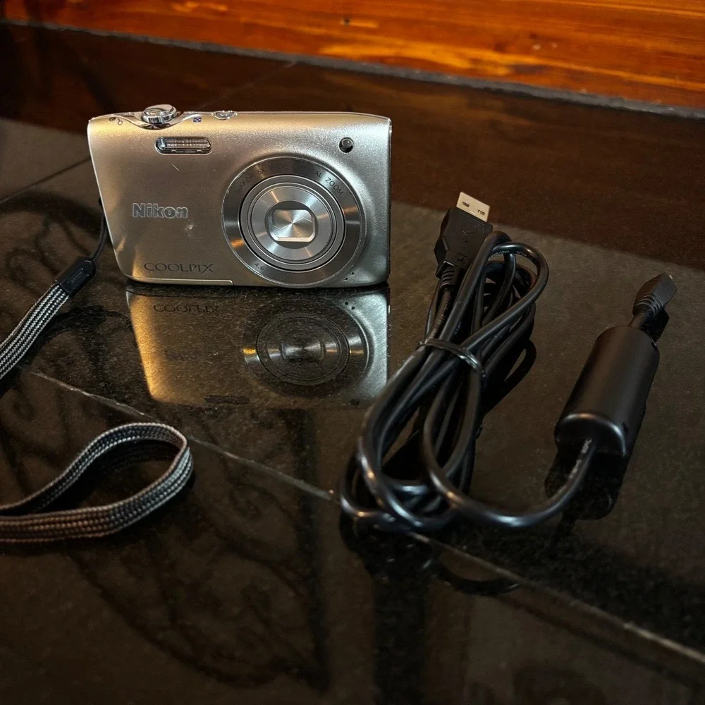 Nikon COOLPIX S3100 Digital Camera 14 MP‎ 5X Nikon Wide Angle Optical Zoom